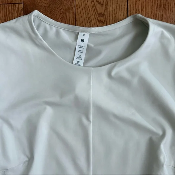 Lululemon NWT Tight-Fit Lined T-Shirt size M - Picture 3 of 10